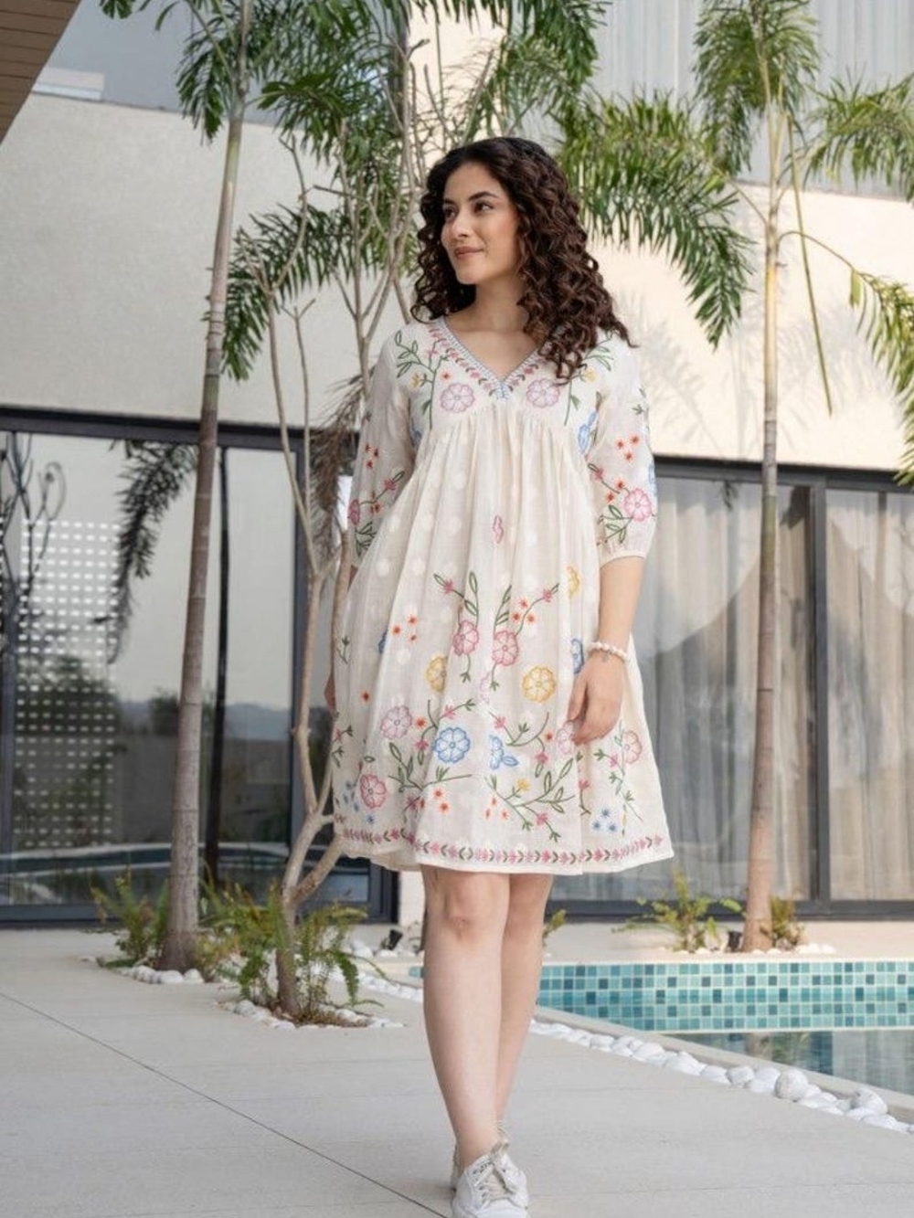 Women’s Cream Floral Embroidered Cotton V‑Neck Tunic Dress